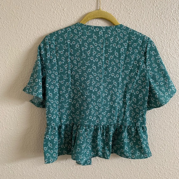 Floral Front Tie Top 🌴 - Picture 2 of 6